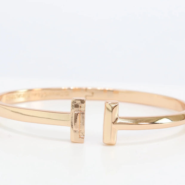 Alphabet T bracelet in rose gold