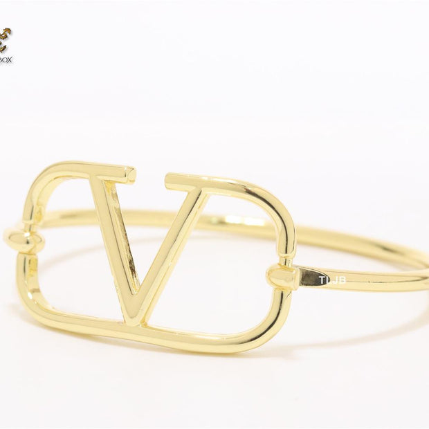 Sleek open V gold bracelet