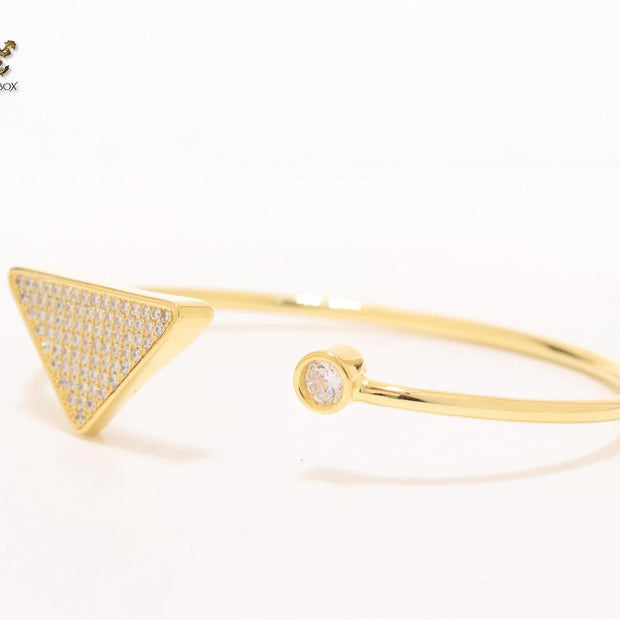 Alphabet P cz and gold sleek bracelet