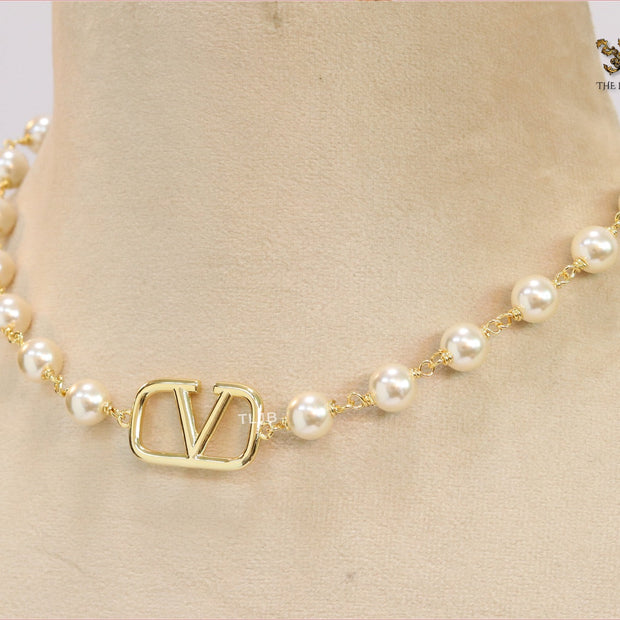 Alphabet V pearl and gold necklace