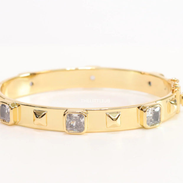 Band style bracelet in gold plating with gold plated details and cubic zirconia stones