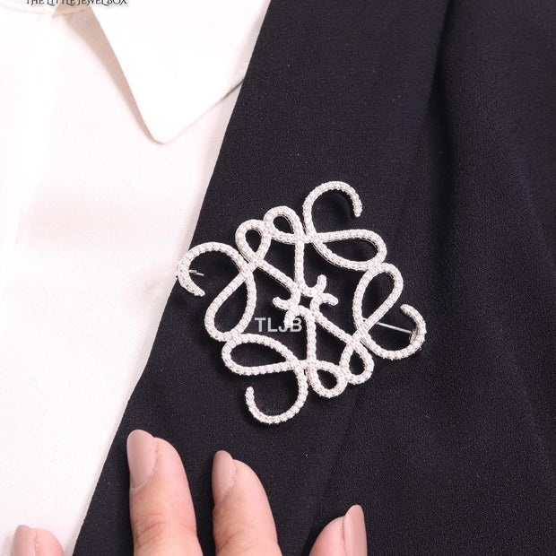 Alphabet L platinum big brooch