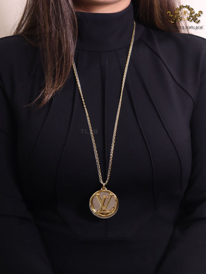 Alphabet L long gold chain