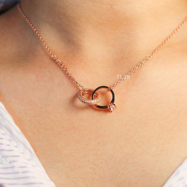 Double O chain in rose gold