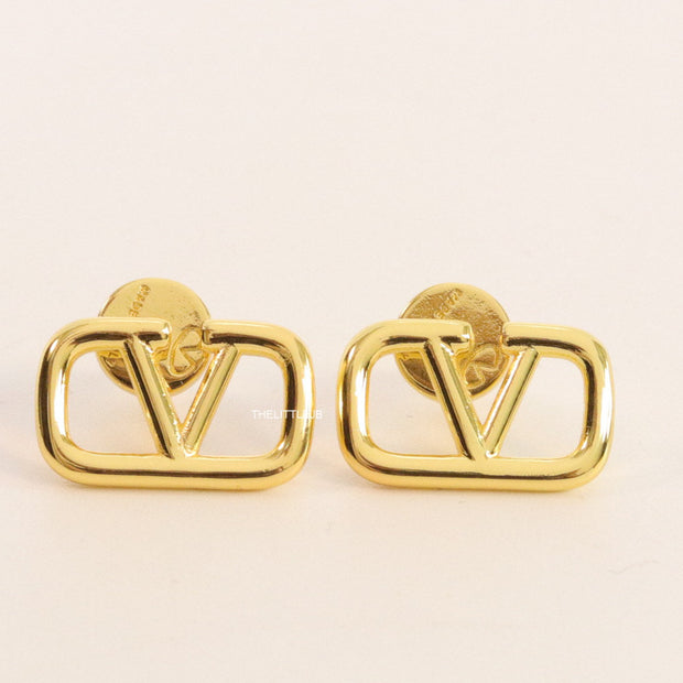 Gold plated V alphabet stud earrings