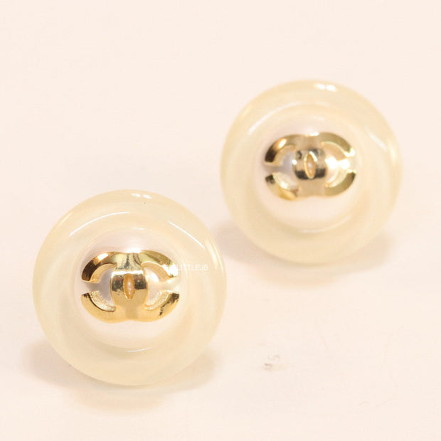 White acrylic studs with pearl and twin C motif