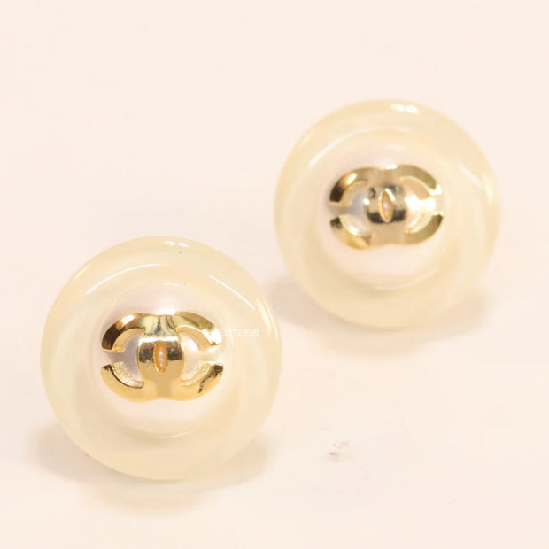 White acrylic studs with pearl and twin C motif