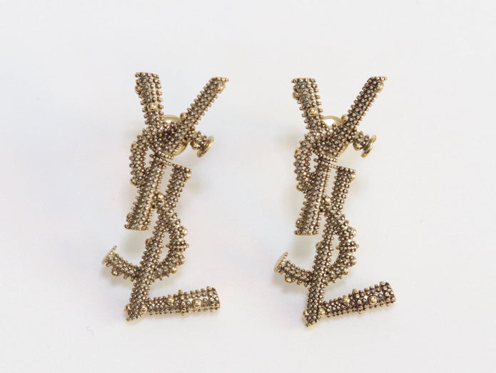 Alphabet YSL earrings in rustic look