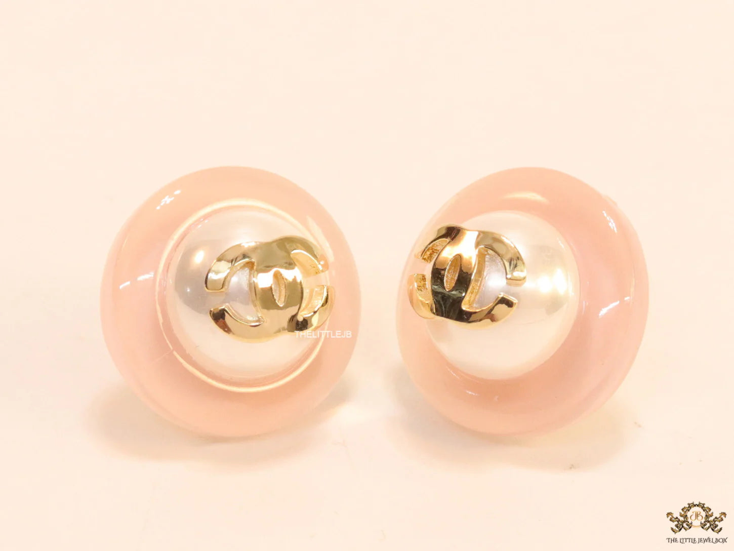 Pink acrylic studs with pearl and twin C motif