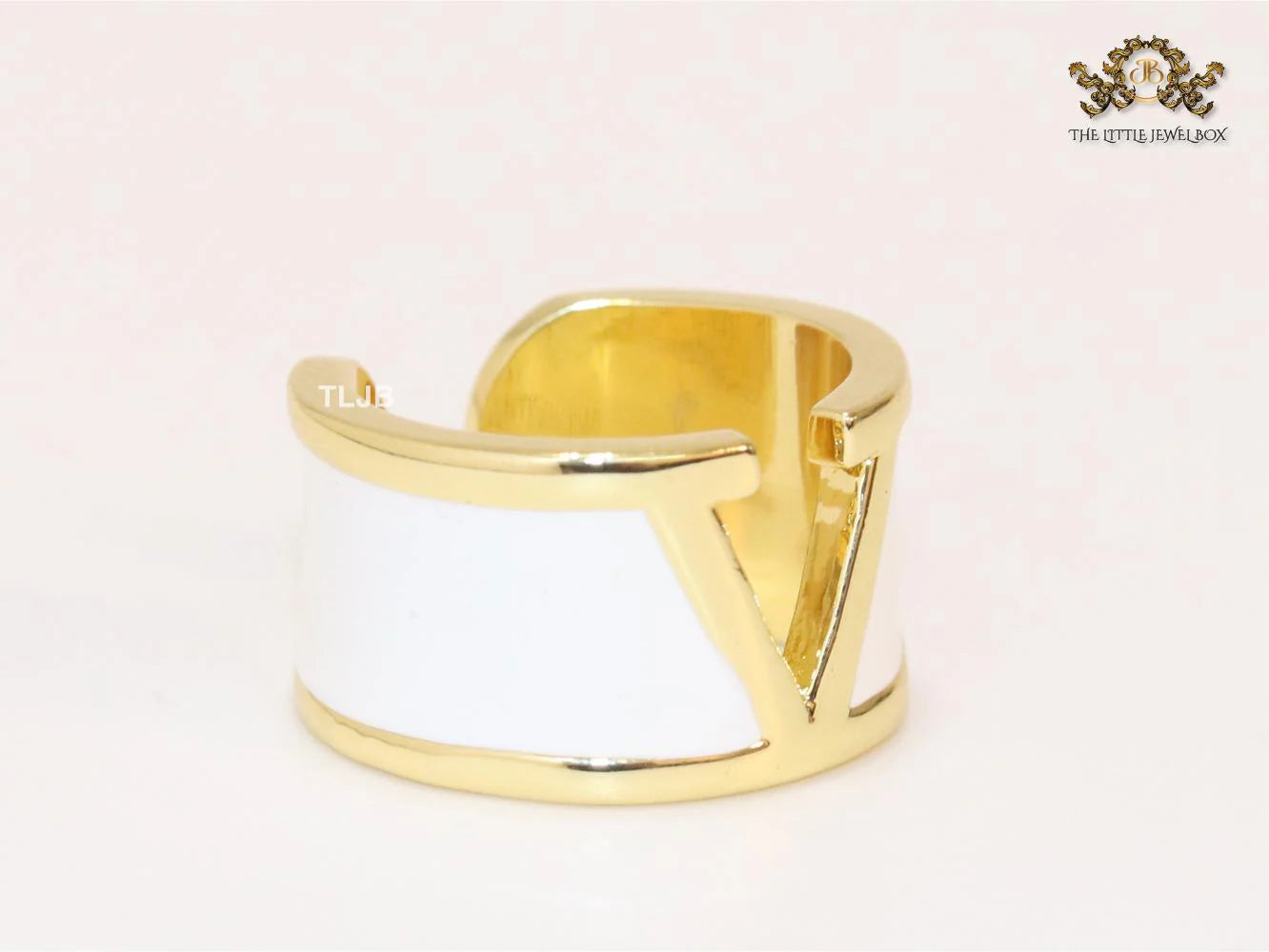 Open V and white enamel bold ring