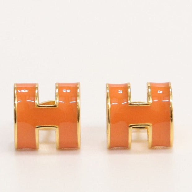 Alphabet H orange studs in gold finish