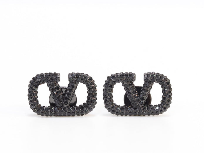 Alphabet V black rhinestones studs