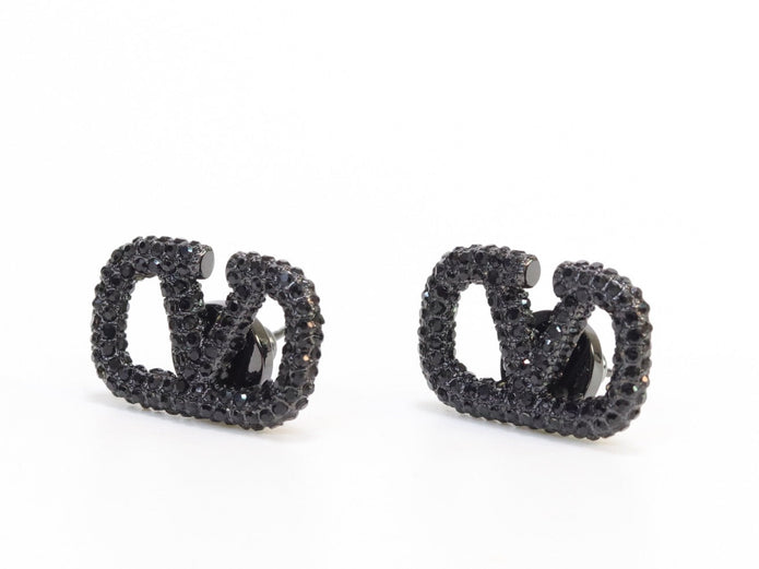 Alphabet V black rhinestones studs