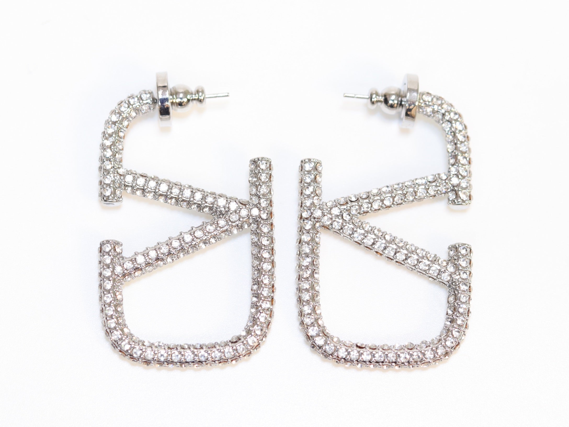Alphabet V silver rhinestones hoops 45mm