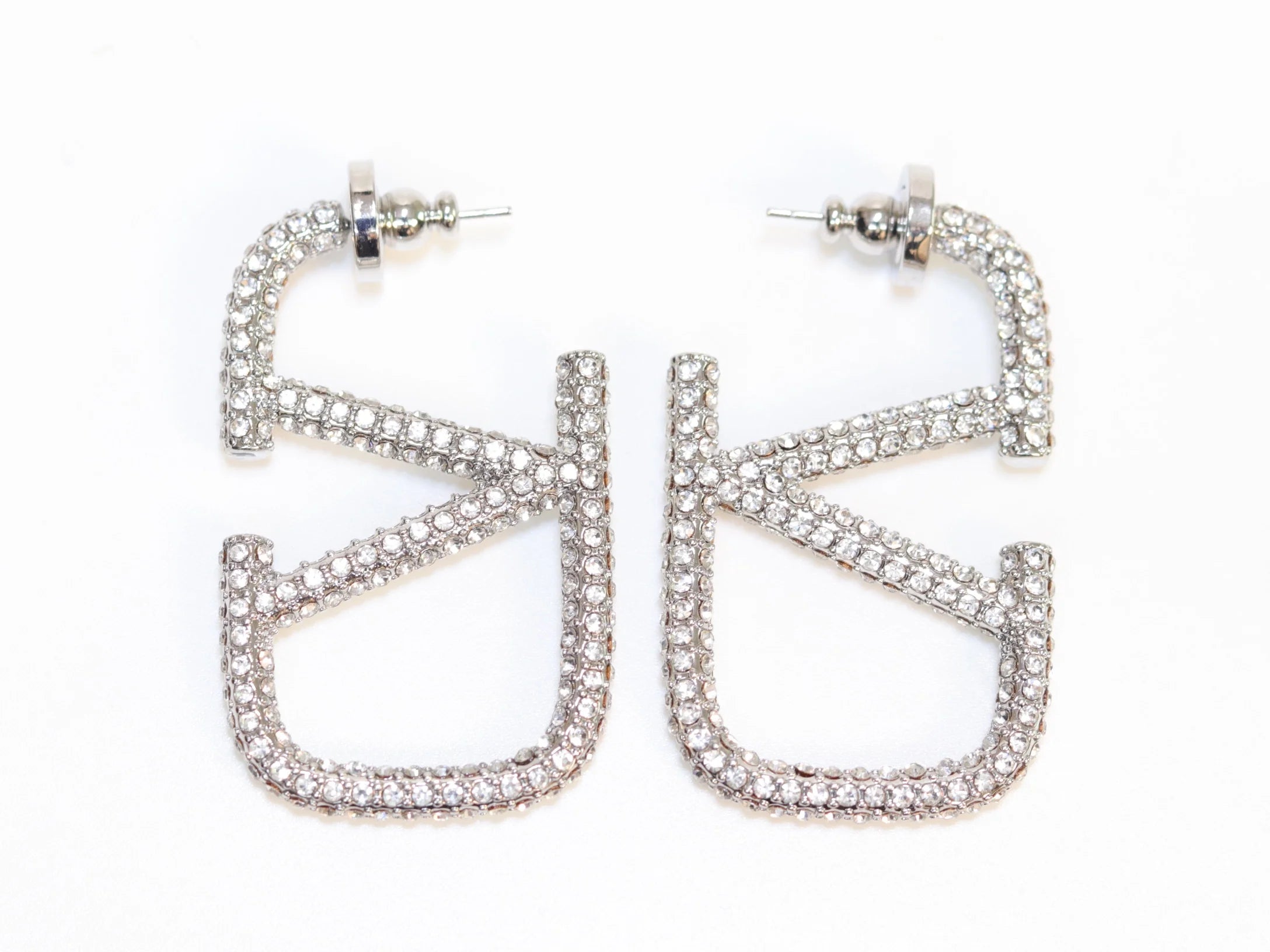 Alphabet V silver rhinestones hoops 45mm