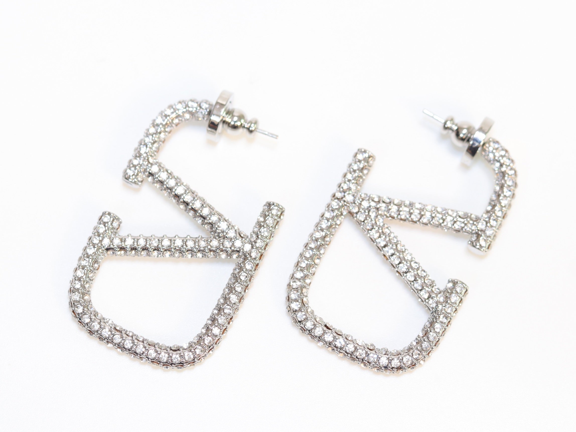 Alphabet V silver rhinestones hoops 45mm