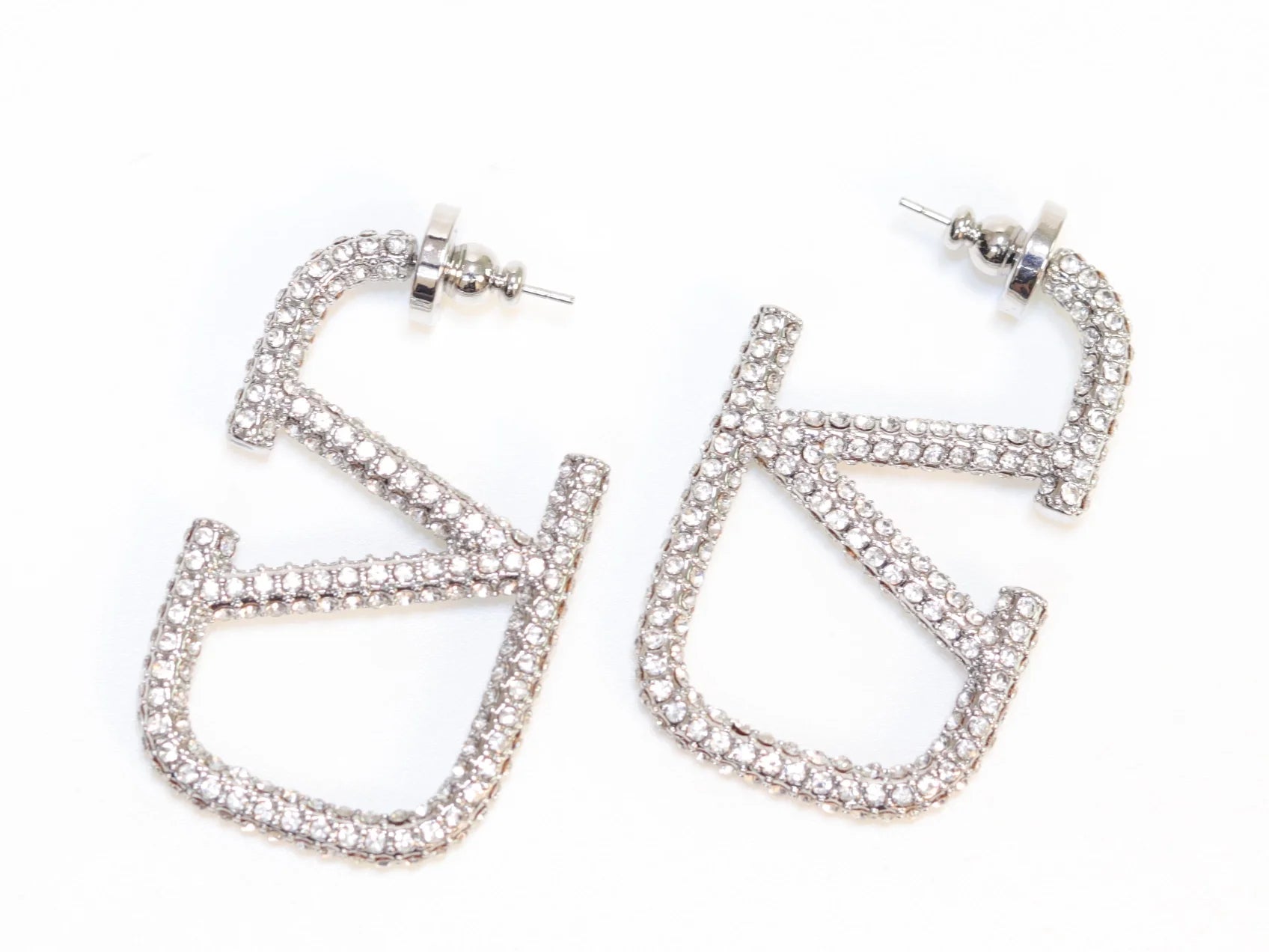 Alphabet V silver rhinestones hoops 45mm
