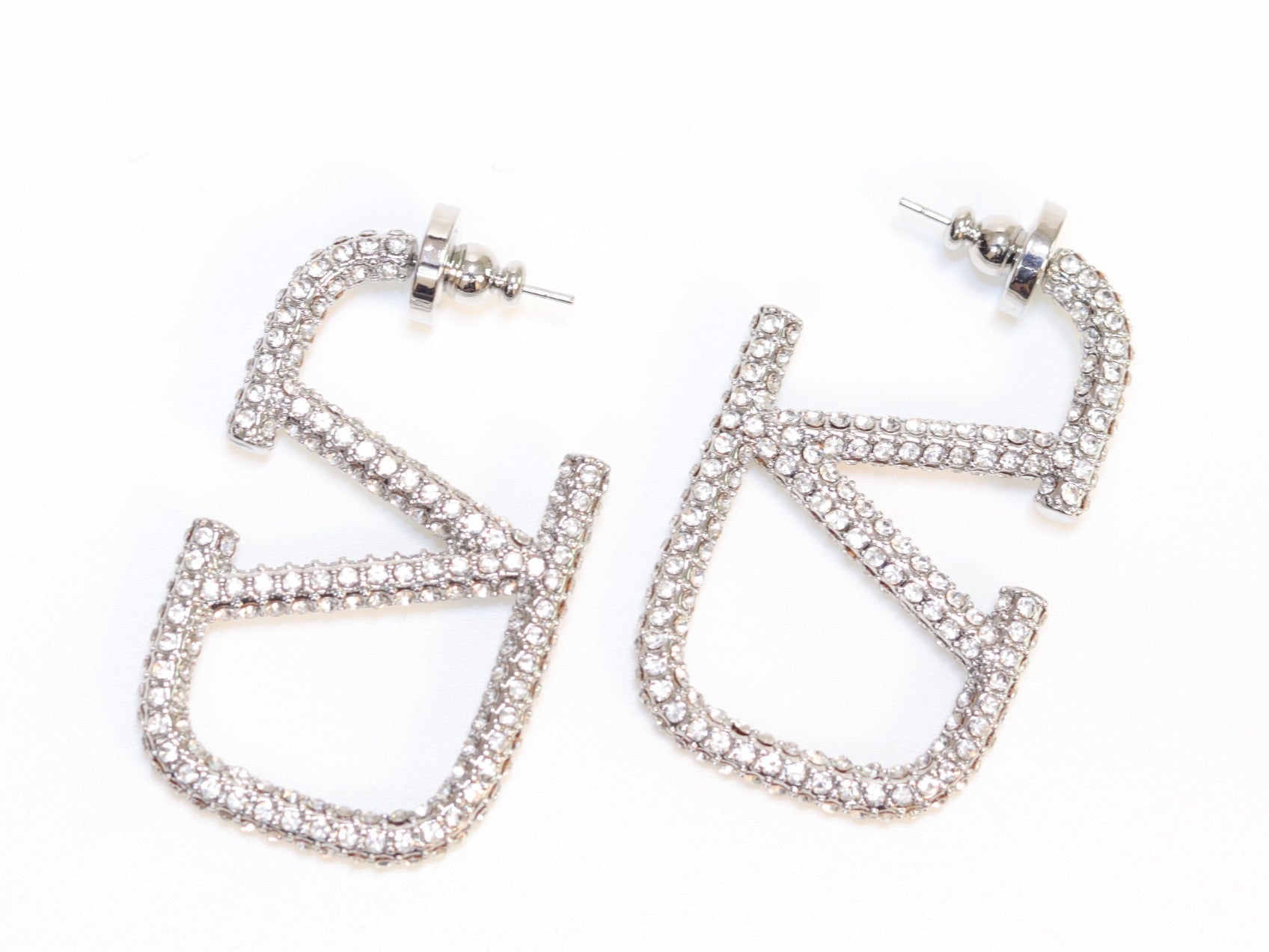 Alphabet V silver rhinestones hoops 45mm