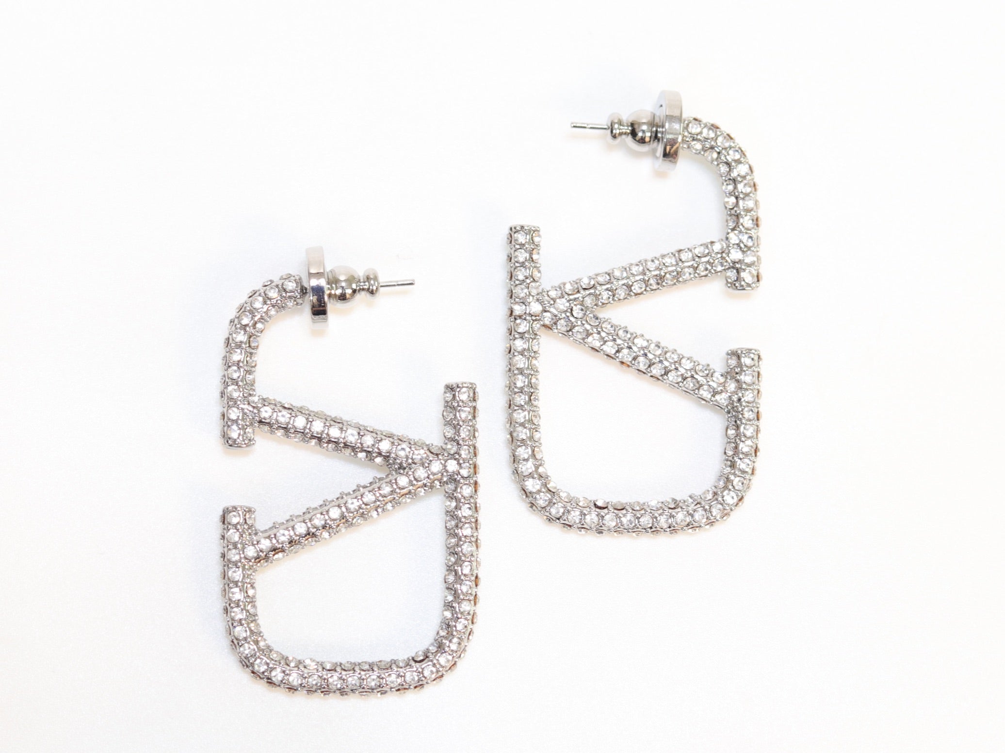 Alphabet V silver rhinestones hoops 45mm
