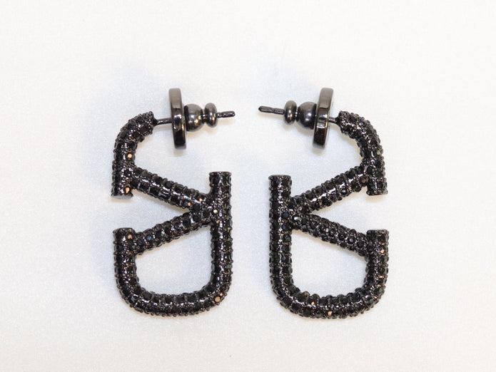 Alphabet V black rhinestones hoops