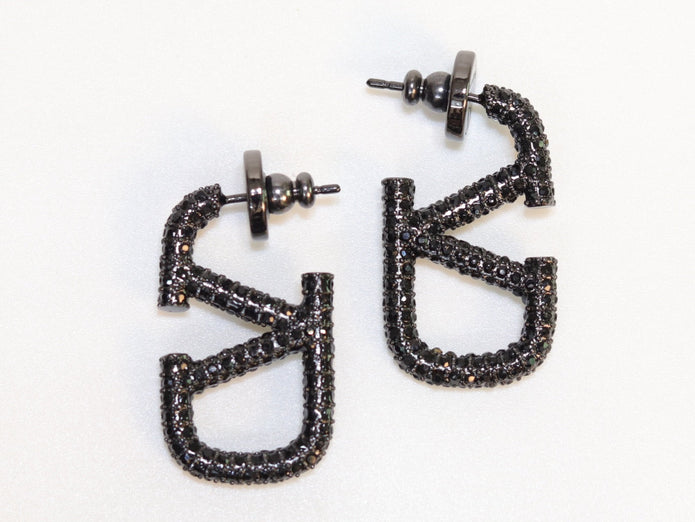 Alphabet V black rhinestones hoops