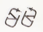 Alphabet V black metallic hoops