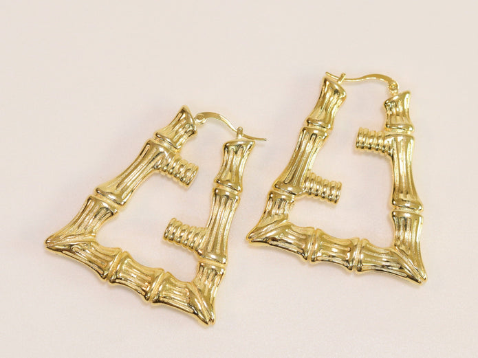 Alphabet F gold fancy hoops