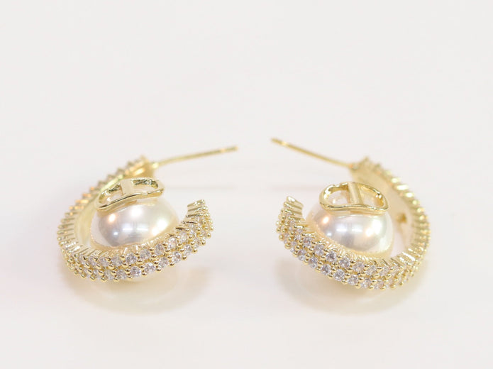 Alphabet C and D pearl gold dangles