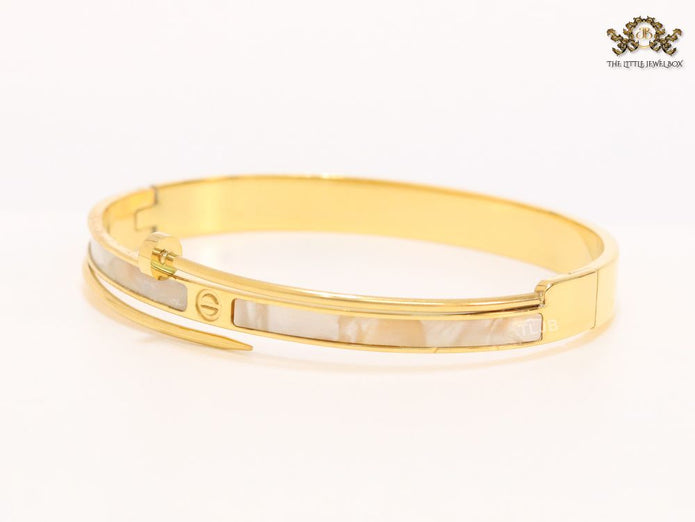 White & gold sleek screw bracelet