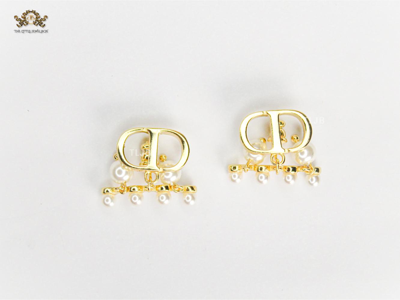 Alphabet C D gold studs with pearl charms