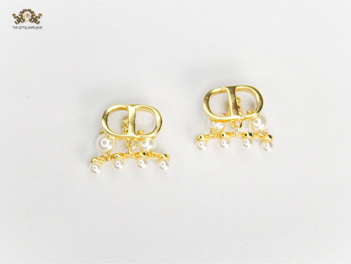Alphabet C D gold studs with pearl charms