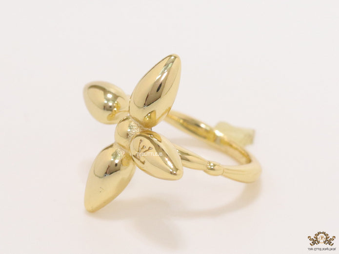 Open flower ring in golden finish