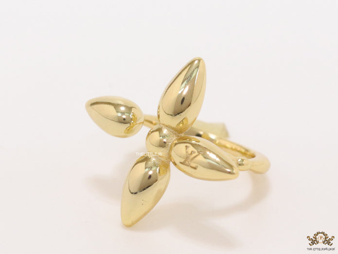Open flower ring in golden finish