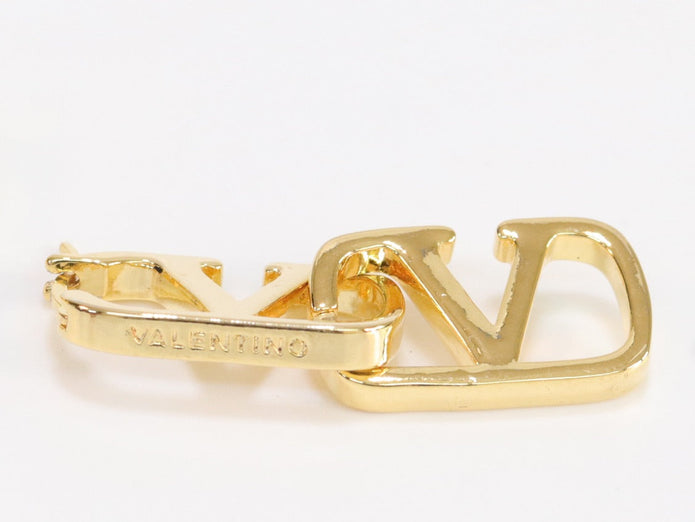 Alphabet V interlocked hoops in gold finish