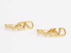 Alphabet V interlocked hoops in gold finish
