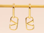 Alphabet V interlocked hoops in gold finish