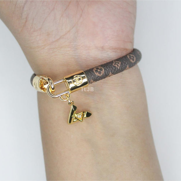 Alphabet L & V Leather bracelet with triangle charm