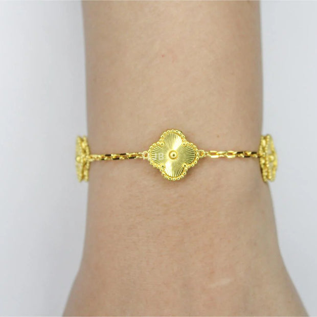 Alphabet VC Clover bracelet in gold