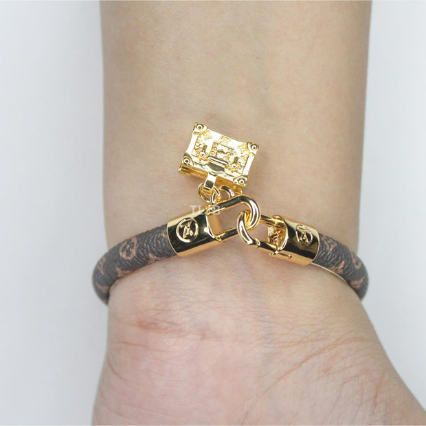 Alphabet L & V Leather bracelet with golden charm