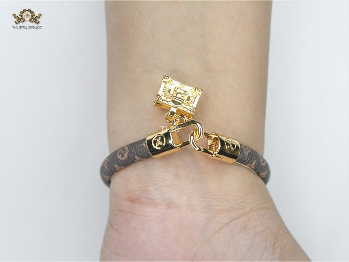 Alphabet L & V Leather bracelet with golden charm