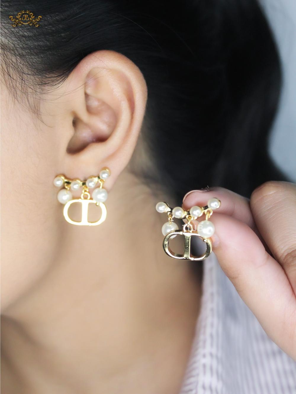 Alphabet C D gold studs with pearl charms
