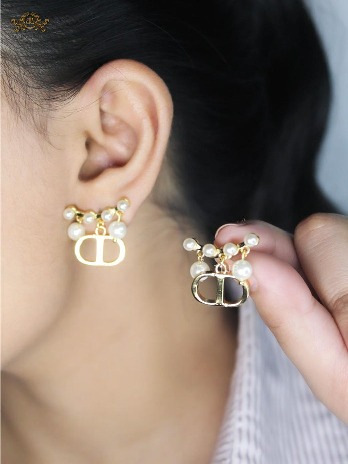 Alphabet C D gold studs with pearl charms