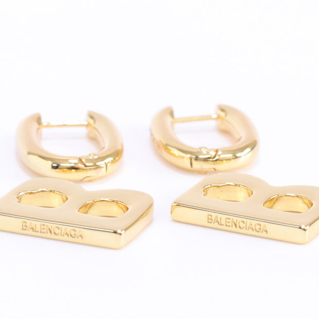 Alphabet B interlocked hoops in gold finish