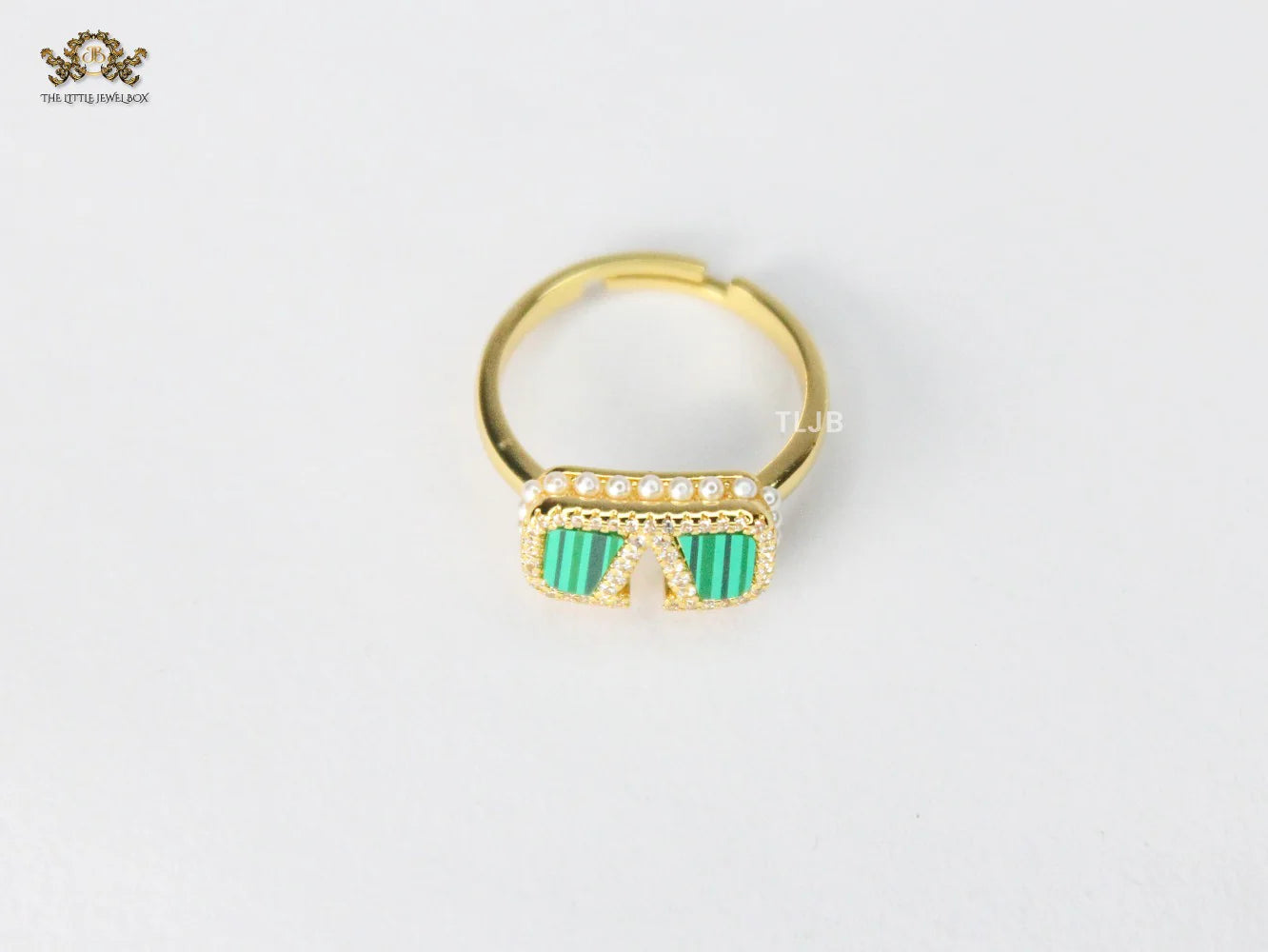 Alphabet V green malachite ring