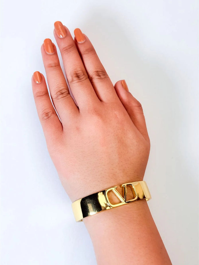 Alphabet V Open Gold Bracelet