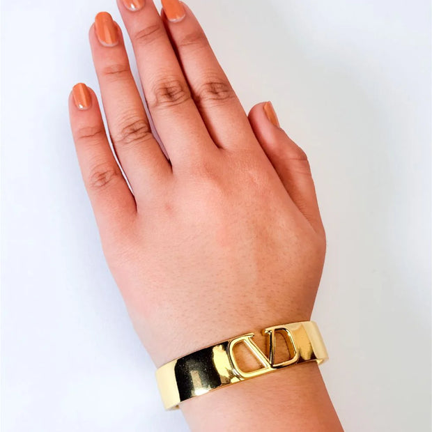 Alphabet V Open Gold Bracelet