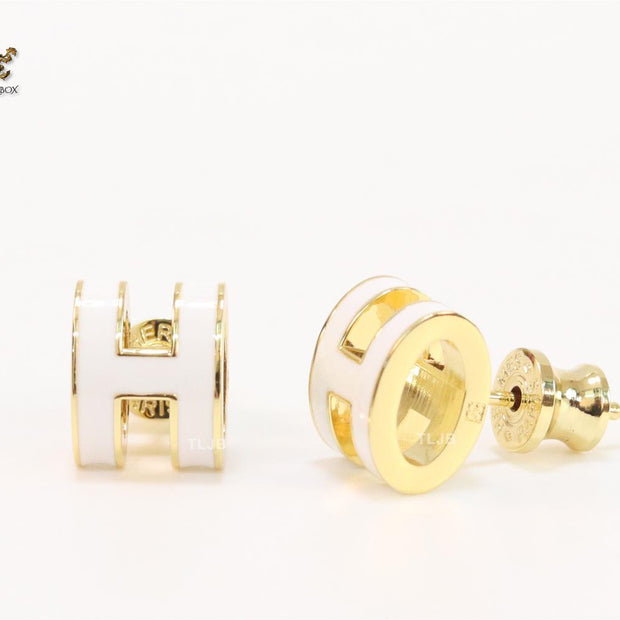 Alphabet H enamel studs- white