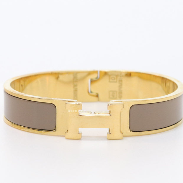 Alphabet H 12 mm Grey Brown bracelet with gold accents