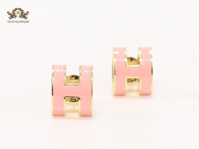 Alphabet H enamel studs- Baby pink