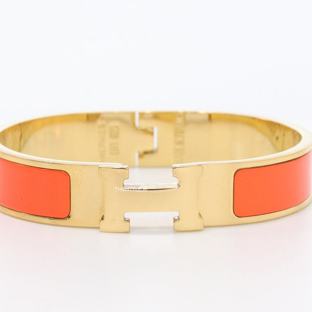 Alphabet H Orange 12 mm bracelet in gold